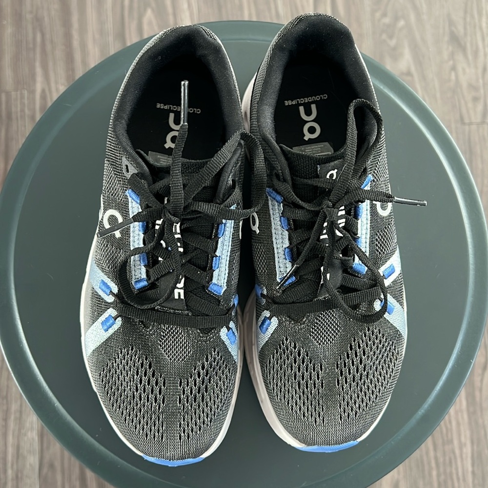 On shoes. Cloud eclipse. Women’s Size 7 Dark/frost